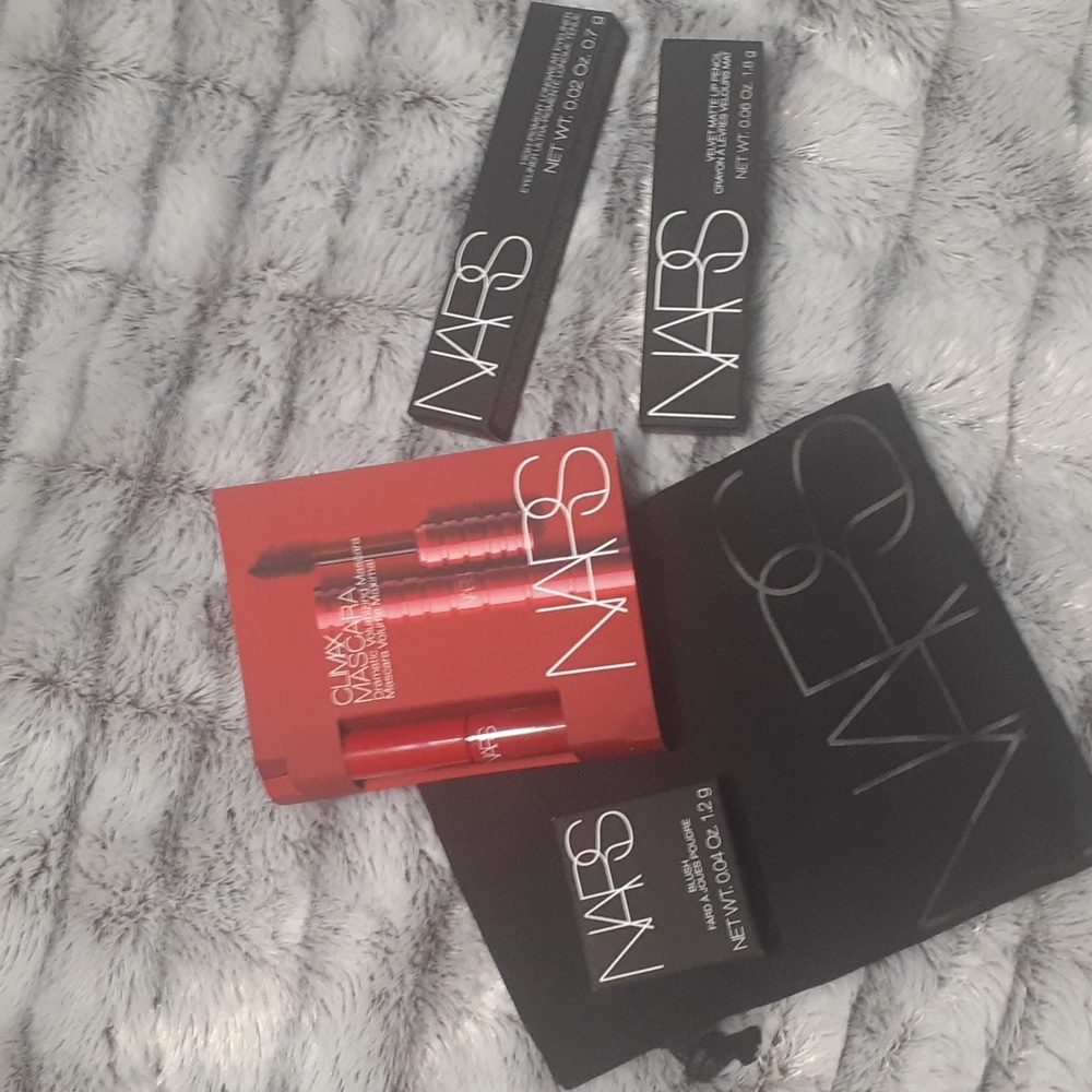 NARS 5 piece Makeup Set: Blush, Eyeliner, Lip pencil, Mascara - New in bag